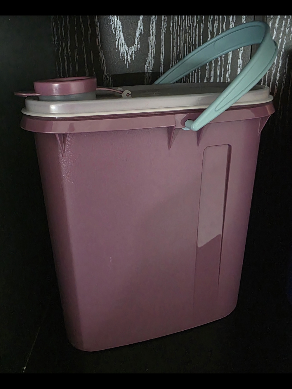 Vintage Tupperware Beverage Buddy pitcher with Teal Handle